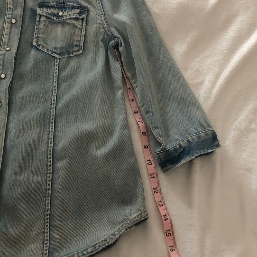 Rhinestone & Studs Denim Shirt! Pearlize snap front! 2 pockets! 3/4 sleeve! S/M - Picture 11 of 15